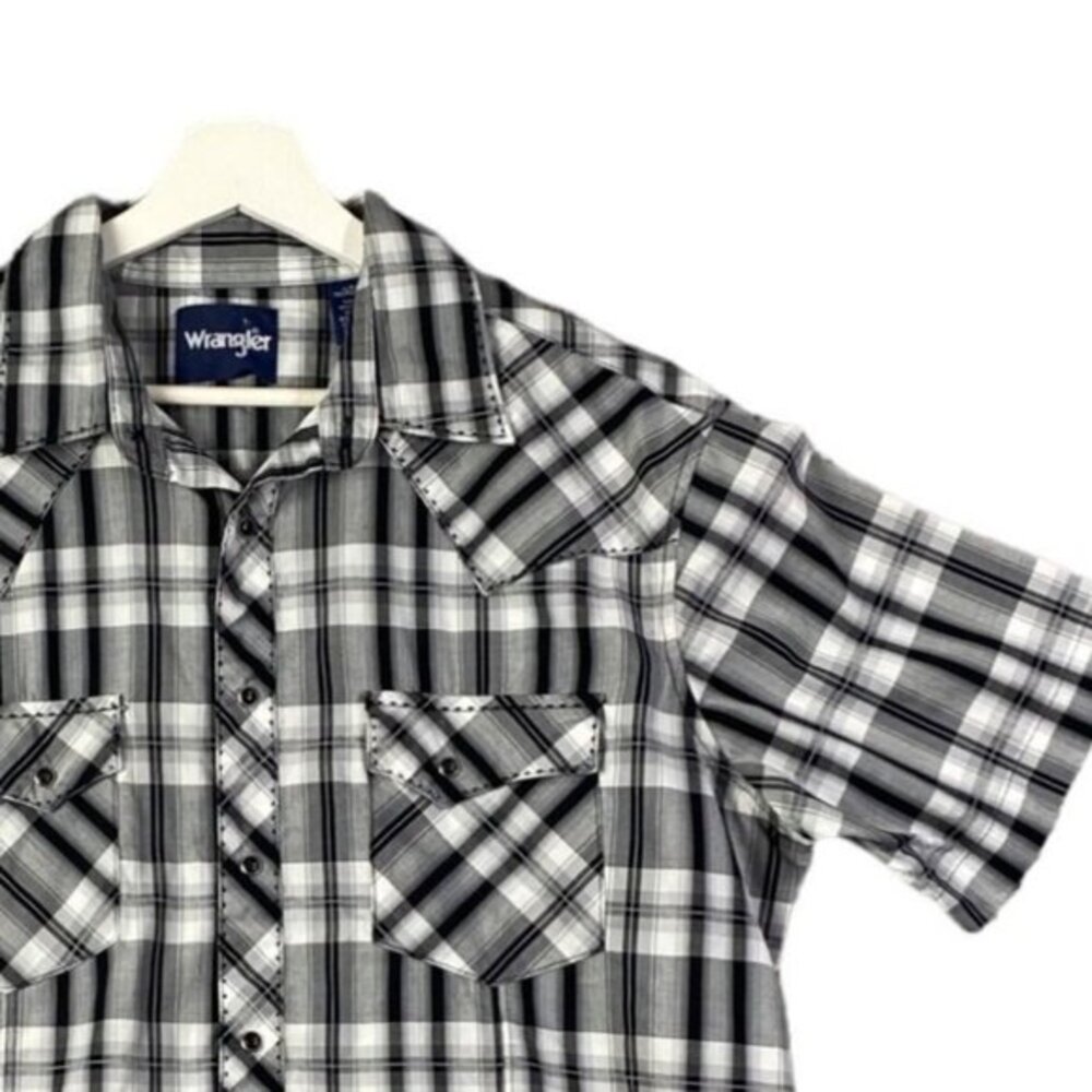 WRANGLER Black Pearl Snap Button Top Mens SZ L Black Plaid Short Sleeve Western
